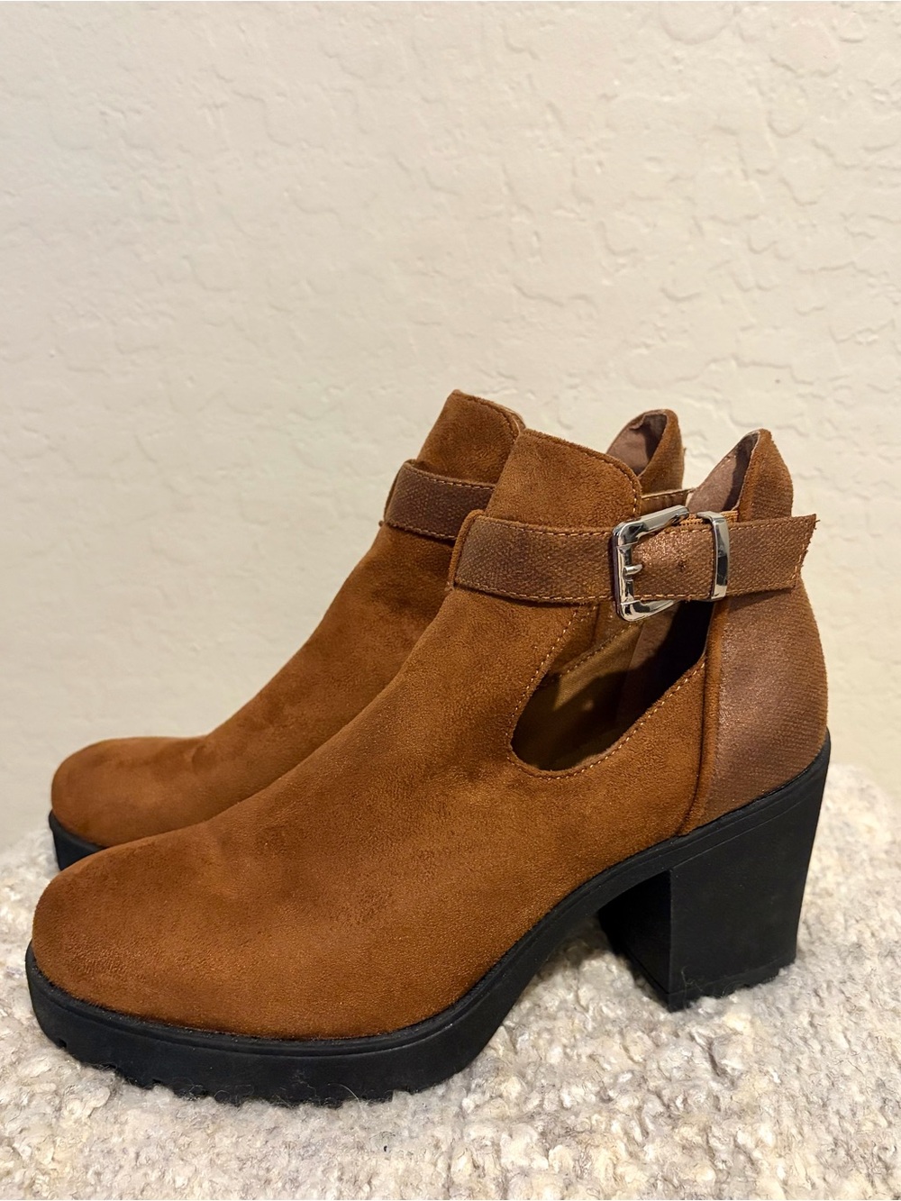 Ideal Shoes Brown Cutout Ankle Boots Lug Sole Heels EU 38 (US Women’s Size 8)
